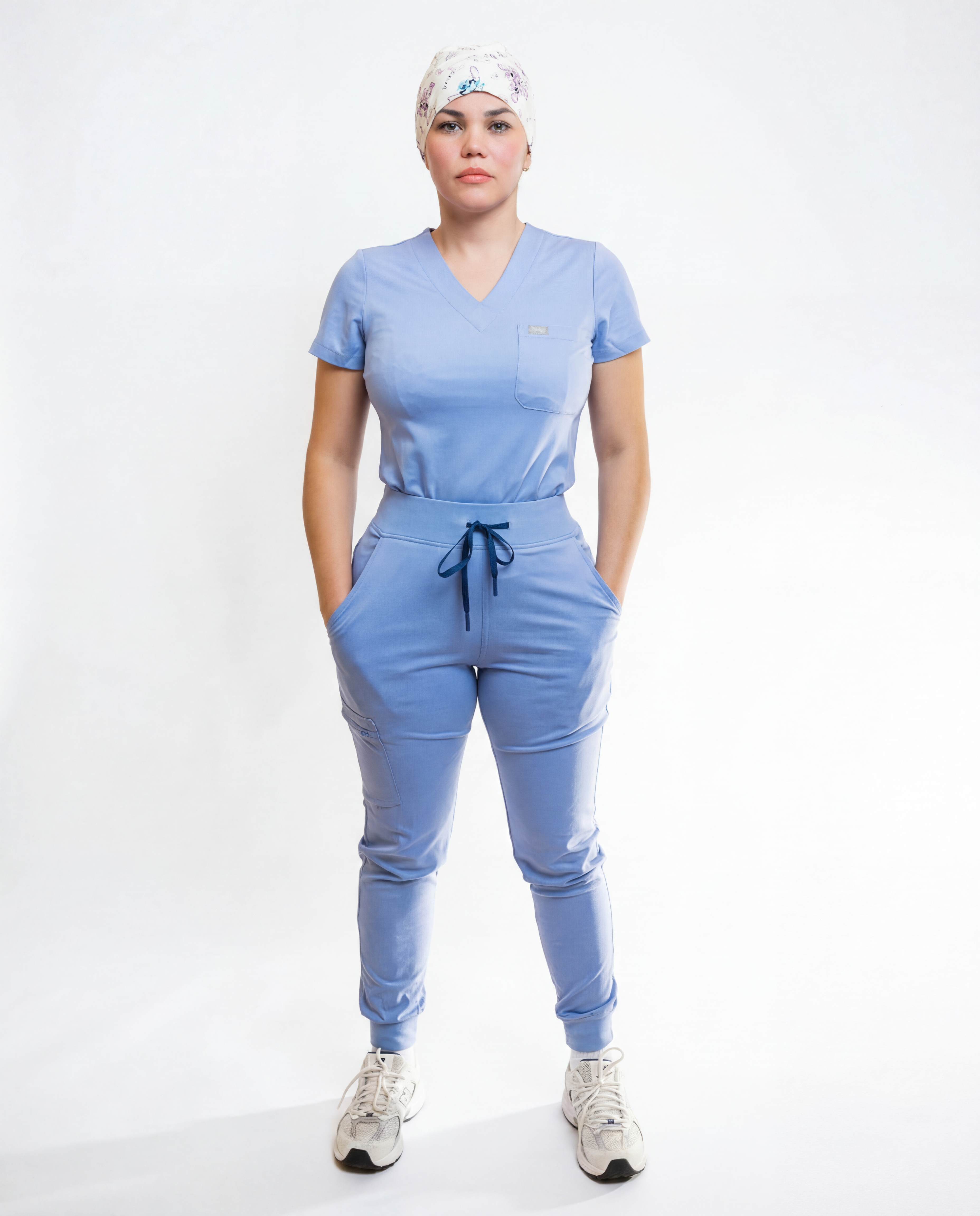 Modelo con scrubs azul marino