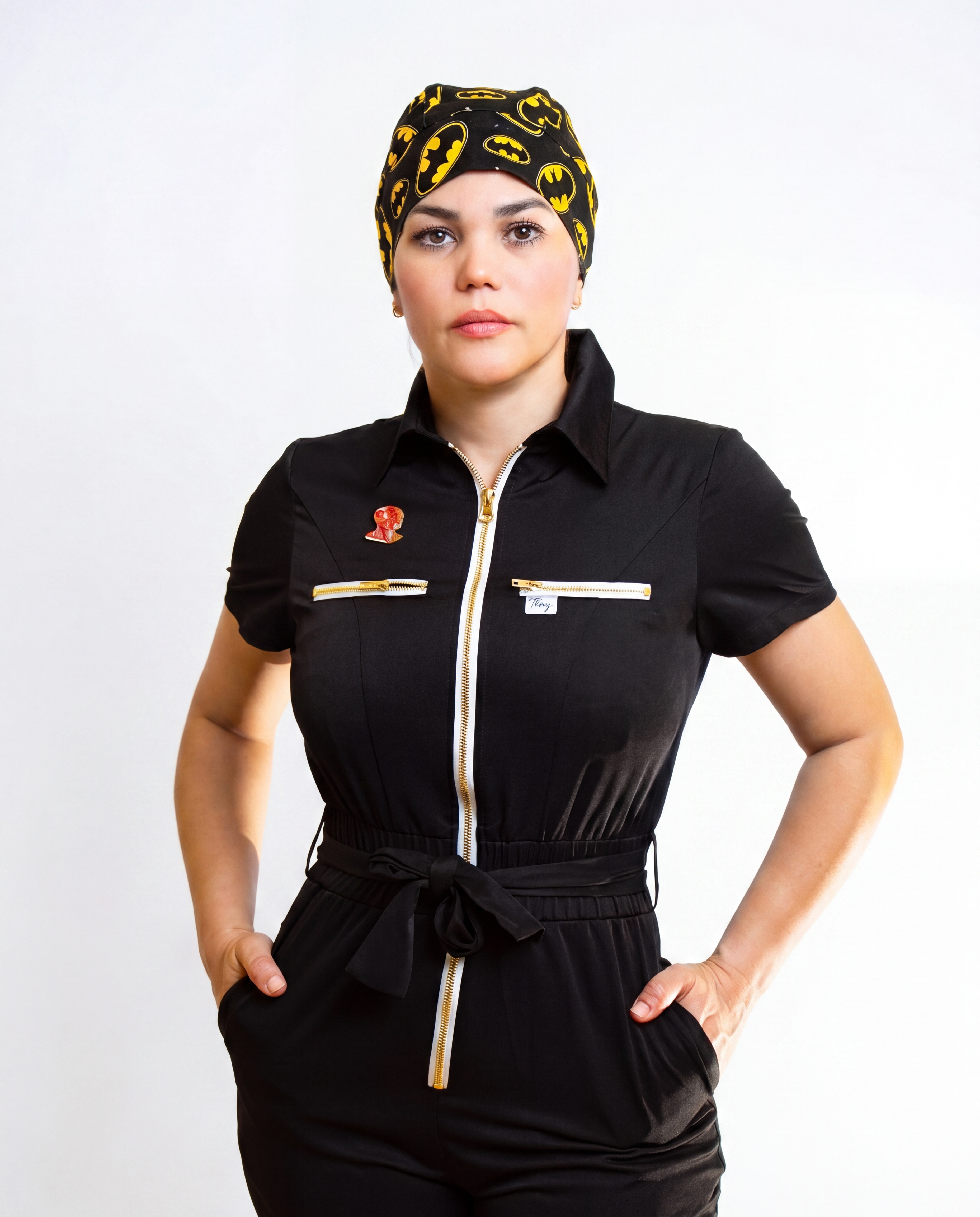 Profesional luciendo un scrub de Uniform Fashion by Thay